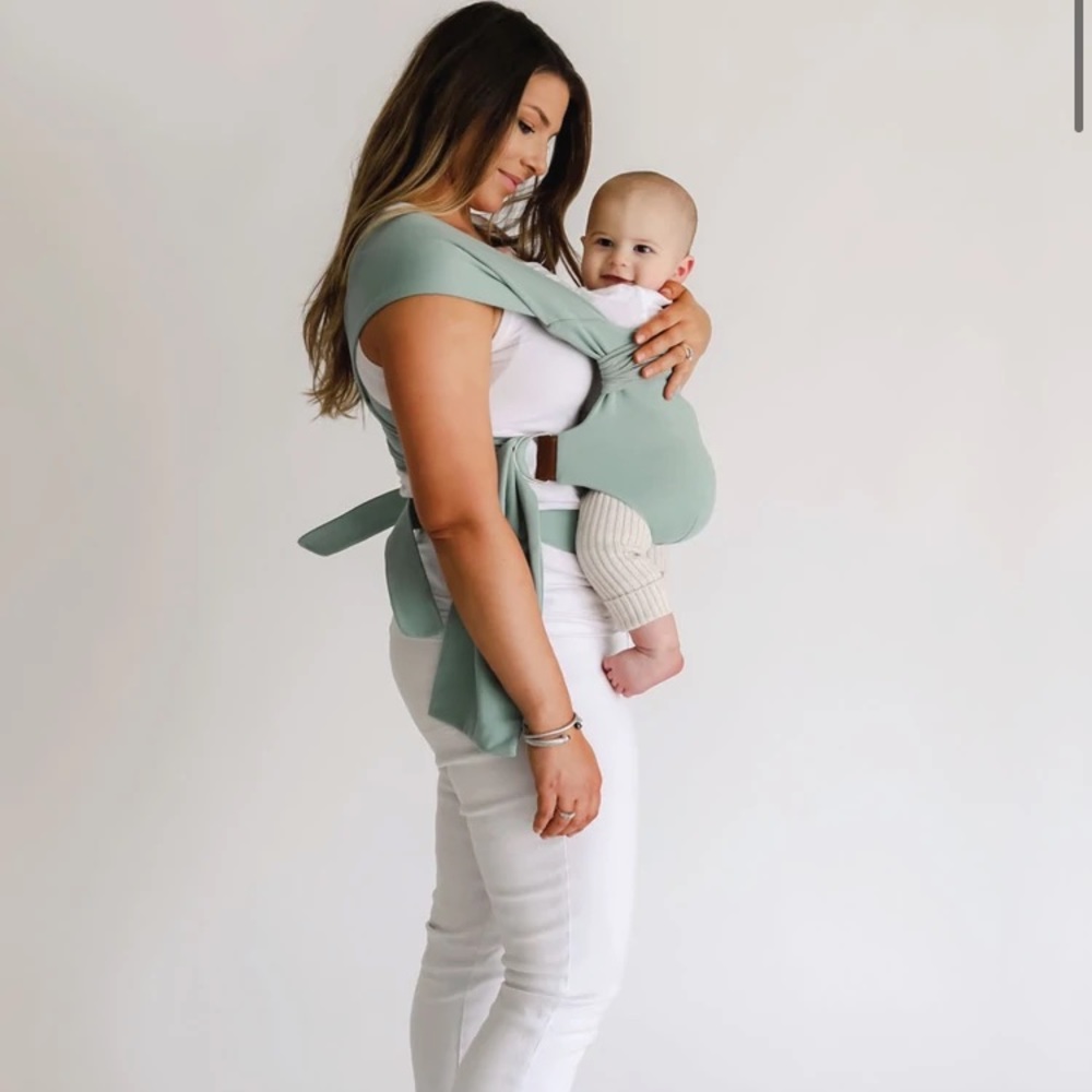 NWOT Lalabu Kerier baby infant wrap carrier